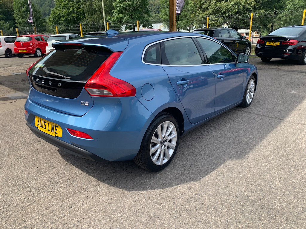 2015 15 VOLVO V40