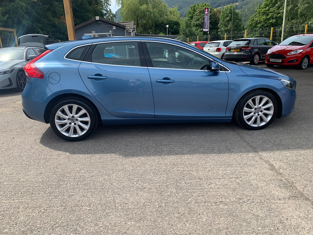 2015 15 VOLVO V40