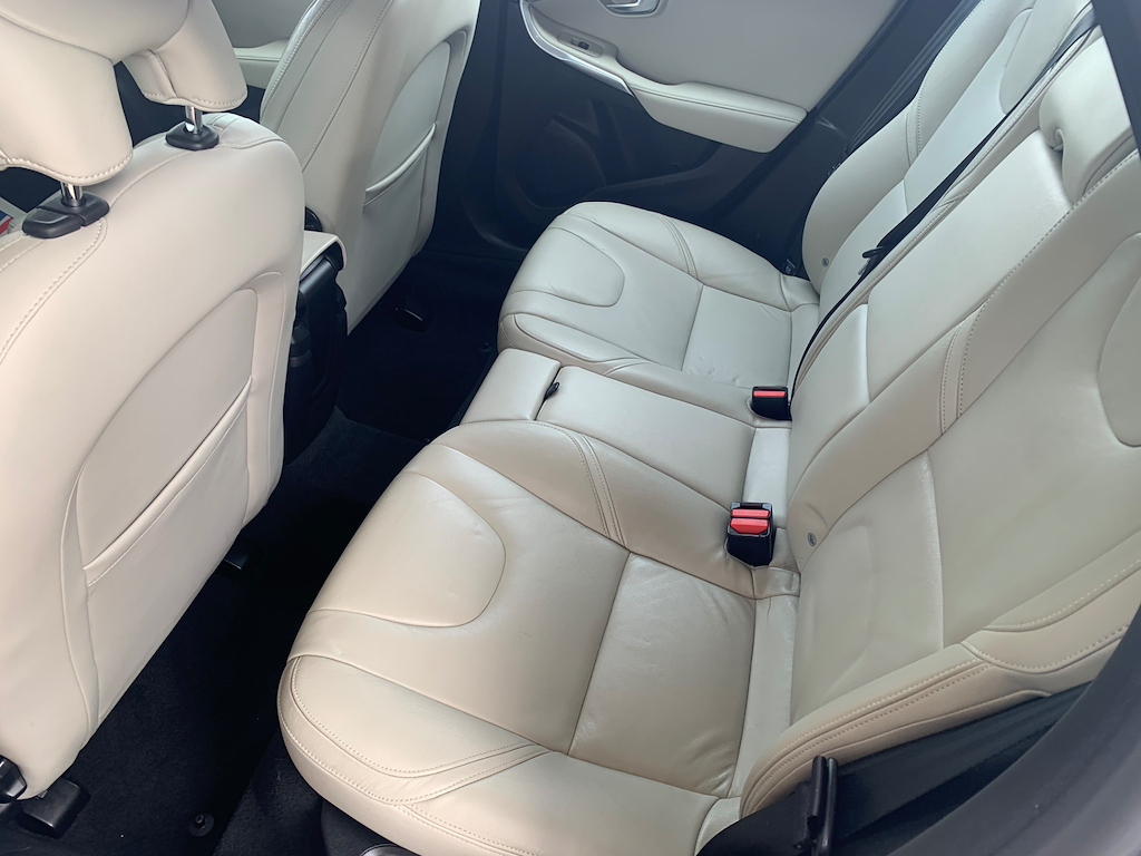 2015 15 VOLVO V40