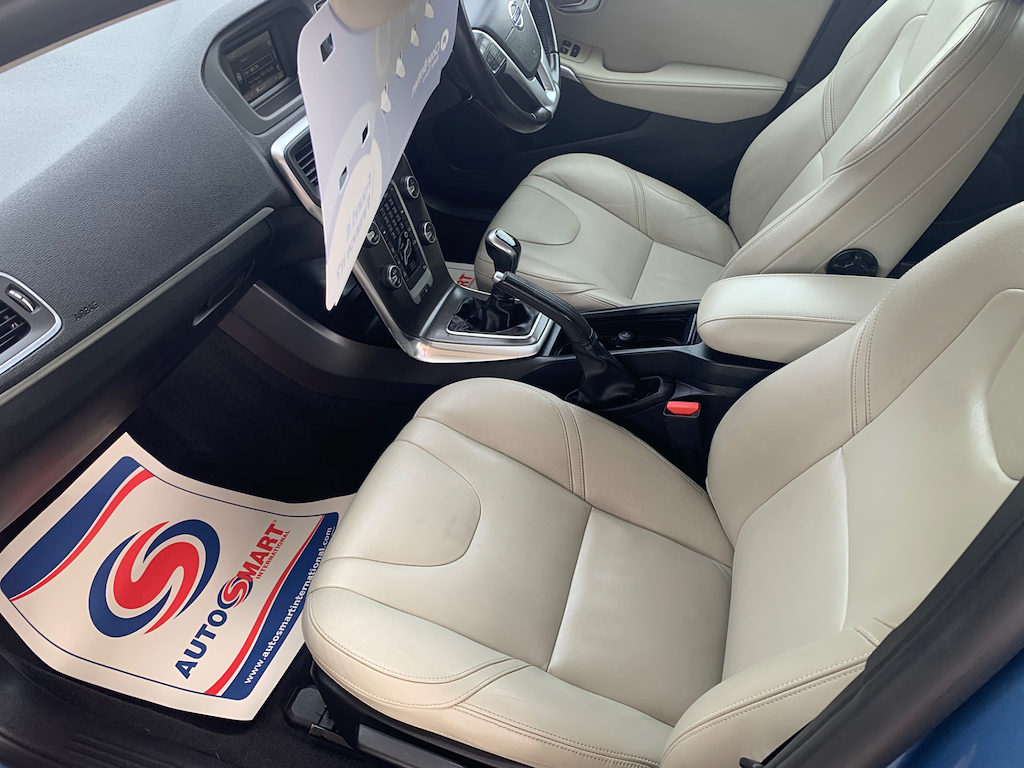 2015 15 VOLVO V40