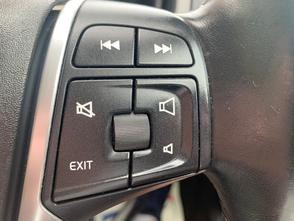 2015 15 VOLVO V40