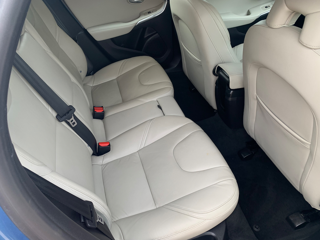 2015 15 VOLVO V40