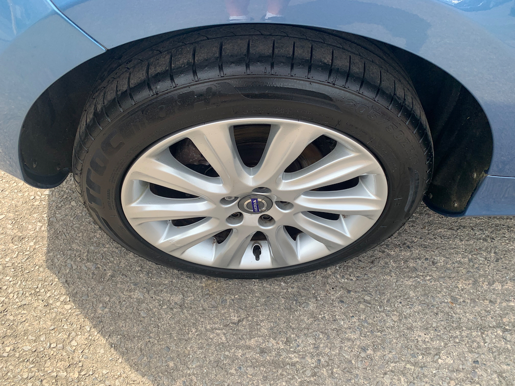 2015 15 VOLVO V40