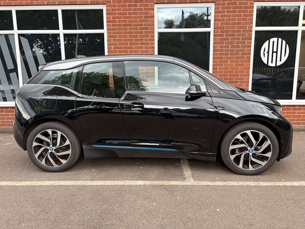2020 BMW i3 — image 2