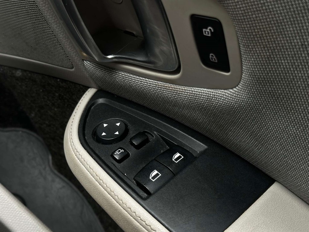 2022 BMW i3 — image 19
