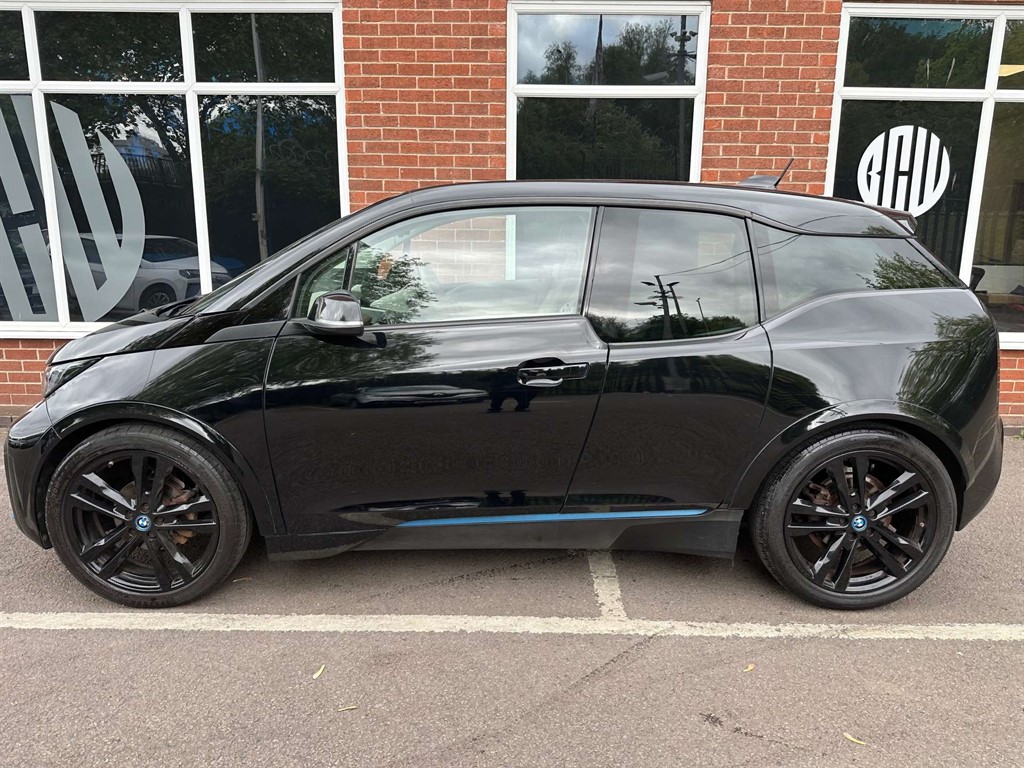 2022 BMW i3 — image 4