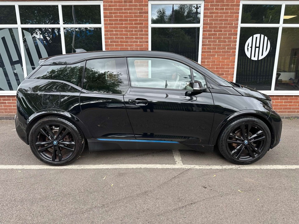 2022 BMW i3 — image 2
