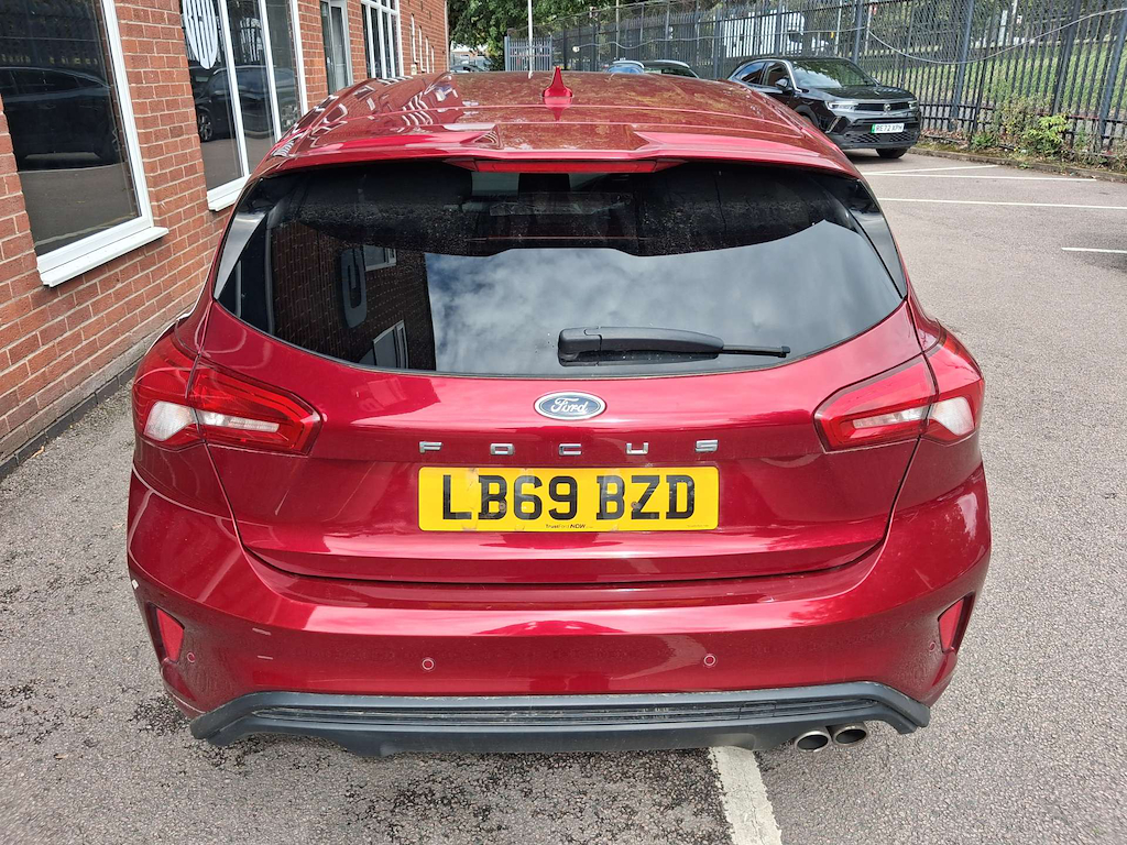 2019 Ford Focus — image 2