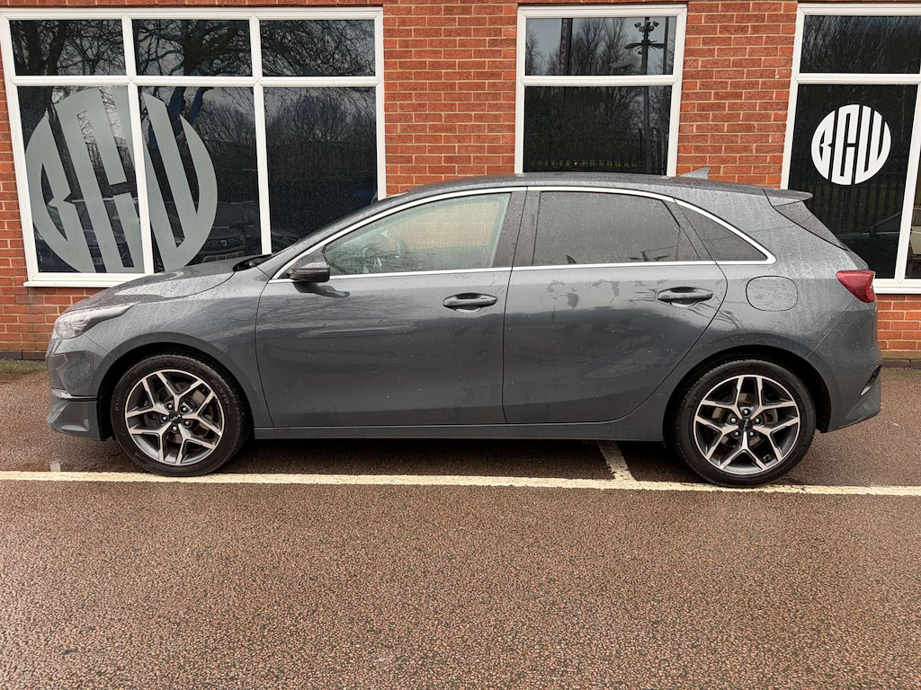 2022 Kia Ceed — image 3