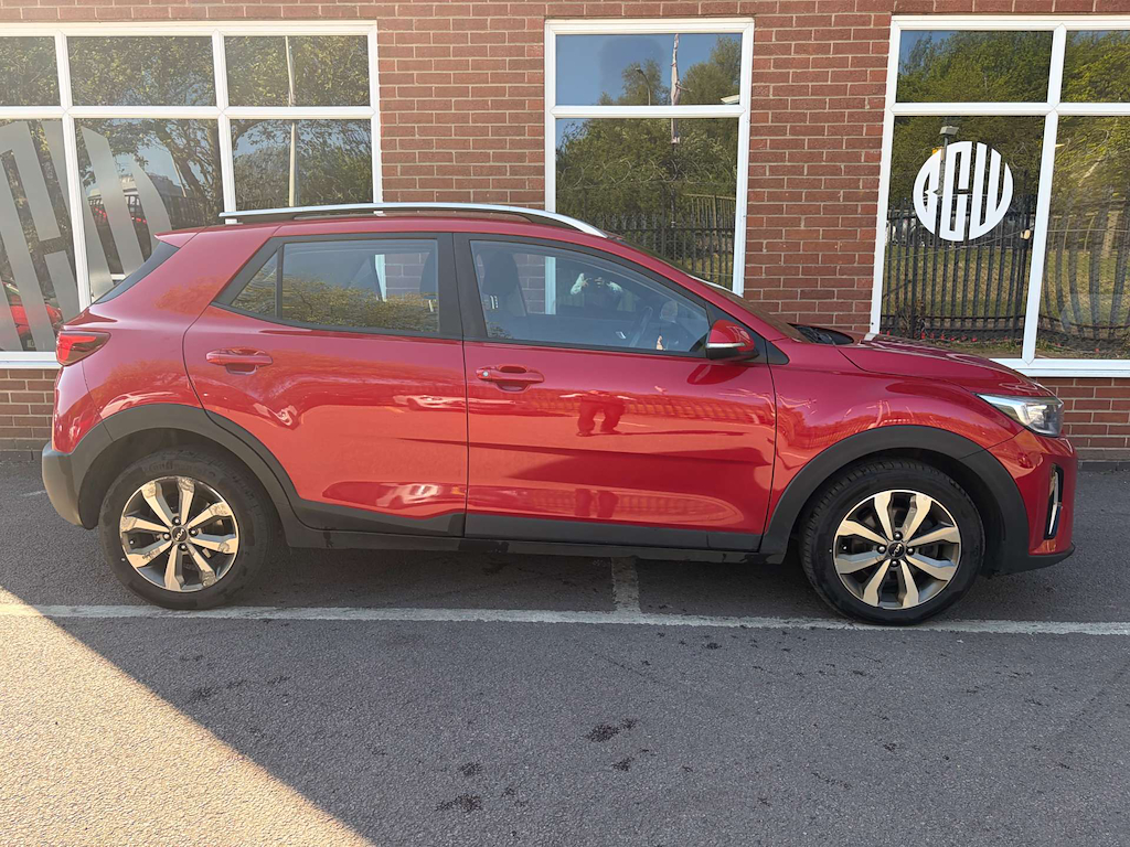 2023 Kia Stonic — image 2