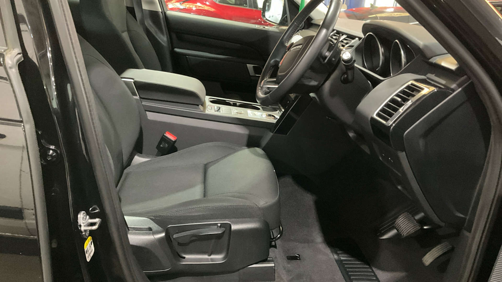 2019 Land Rover Discovery — image 9