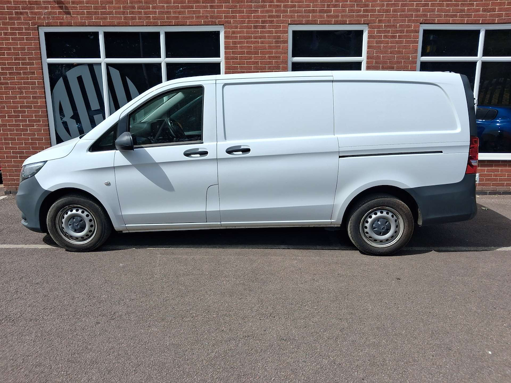 2021 Mercedes-Benz Vito — image 7