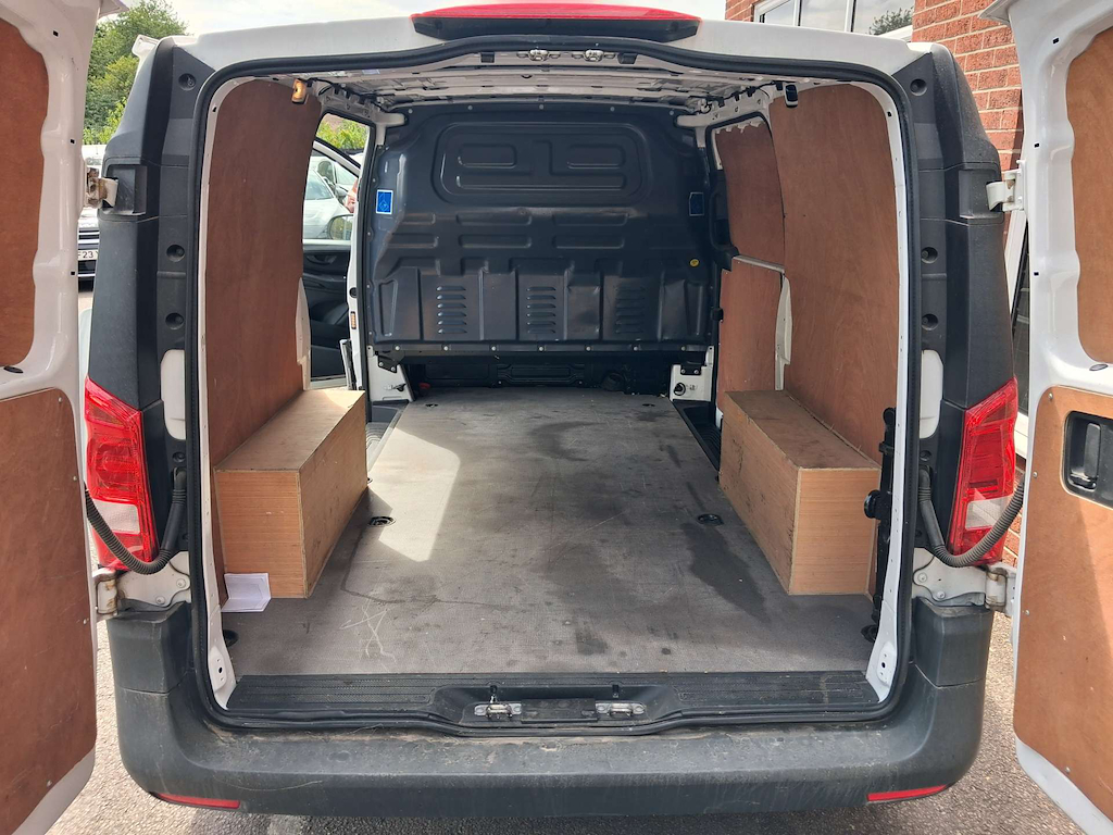 2021 Mercedes-Benz Vito — image 11