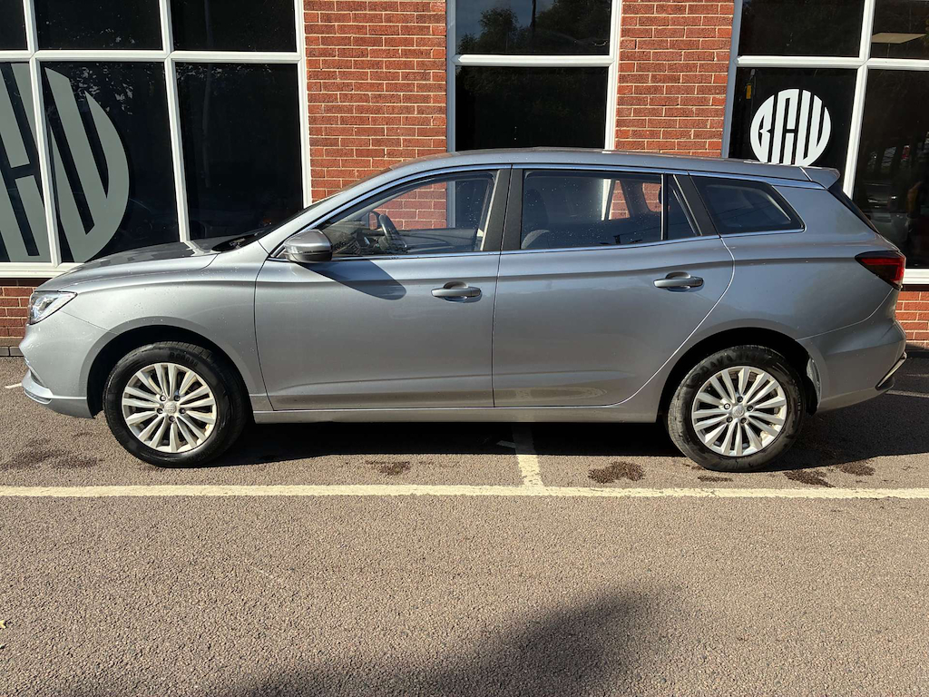 2023 MG MG5 — image 3
