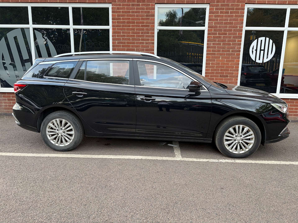 2022 MG MG5 — image 2