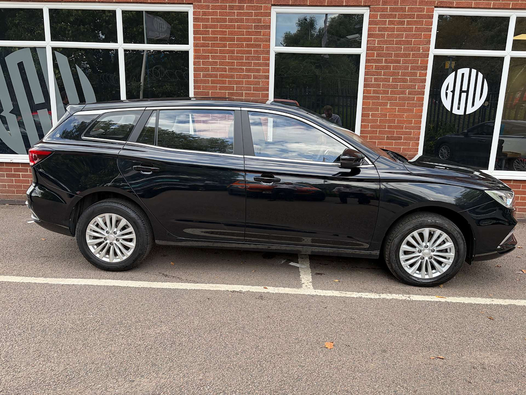2022 MG MG5 — image 2