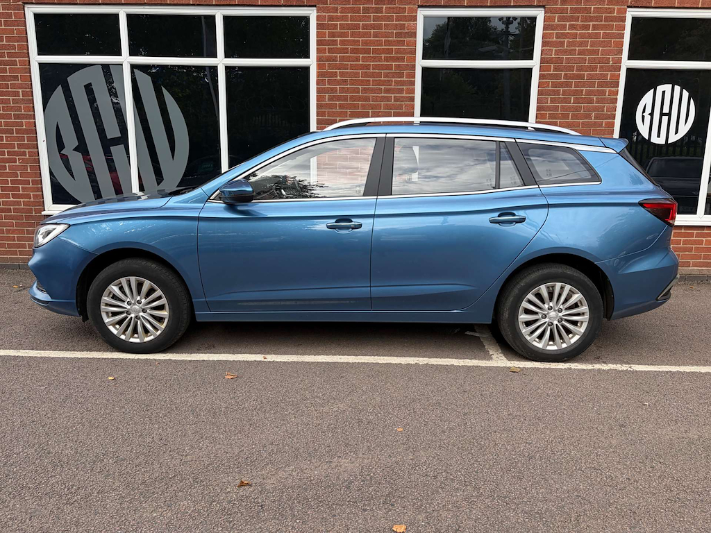 2022 MG MG5 — image 3