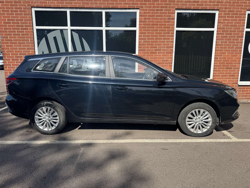 2022 MG MG5 — image 2