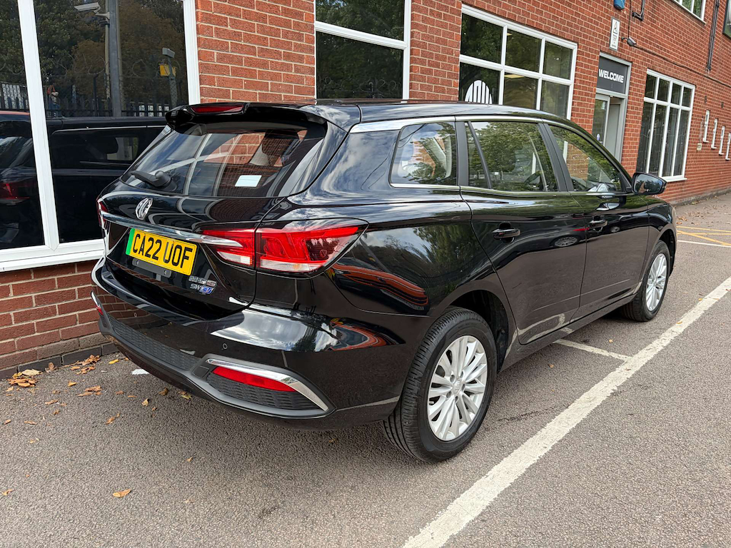 2022 MG MG5 — image 7
