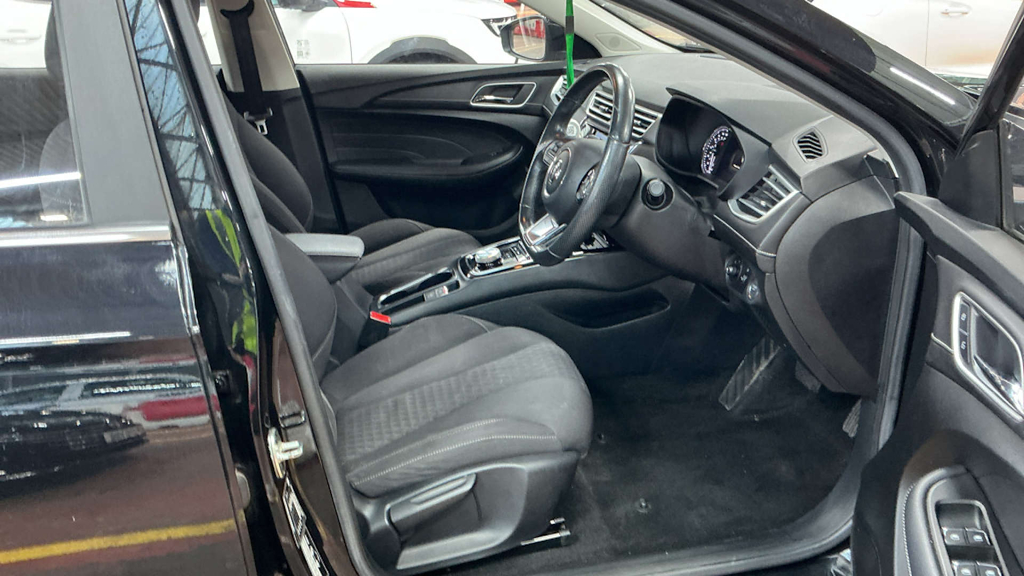 2022 MG MG5 — image 4