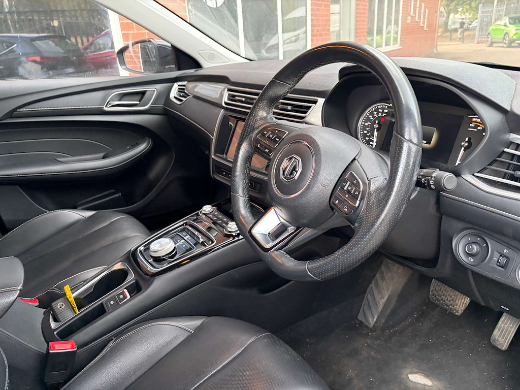 2022 MG MG5 — image 11