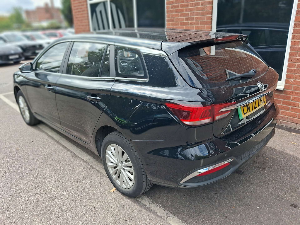 2022 MG MG5 — image 3