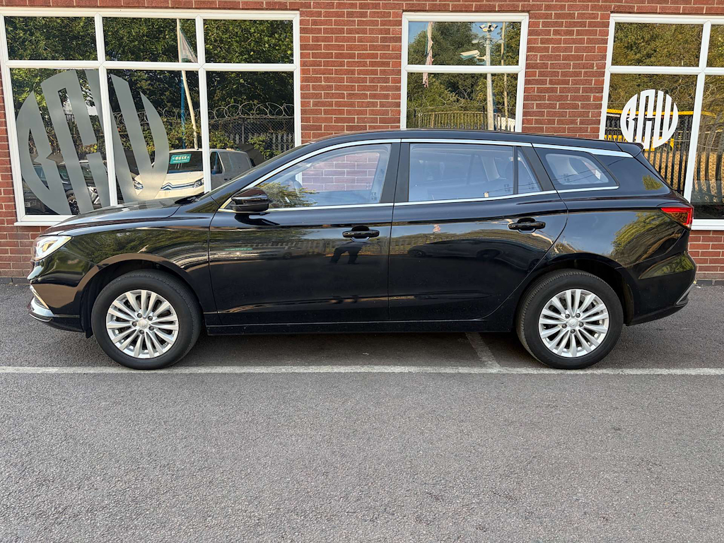 2022 MG MG5 — image 3