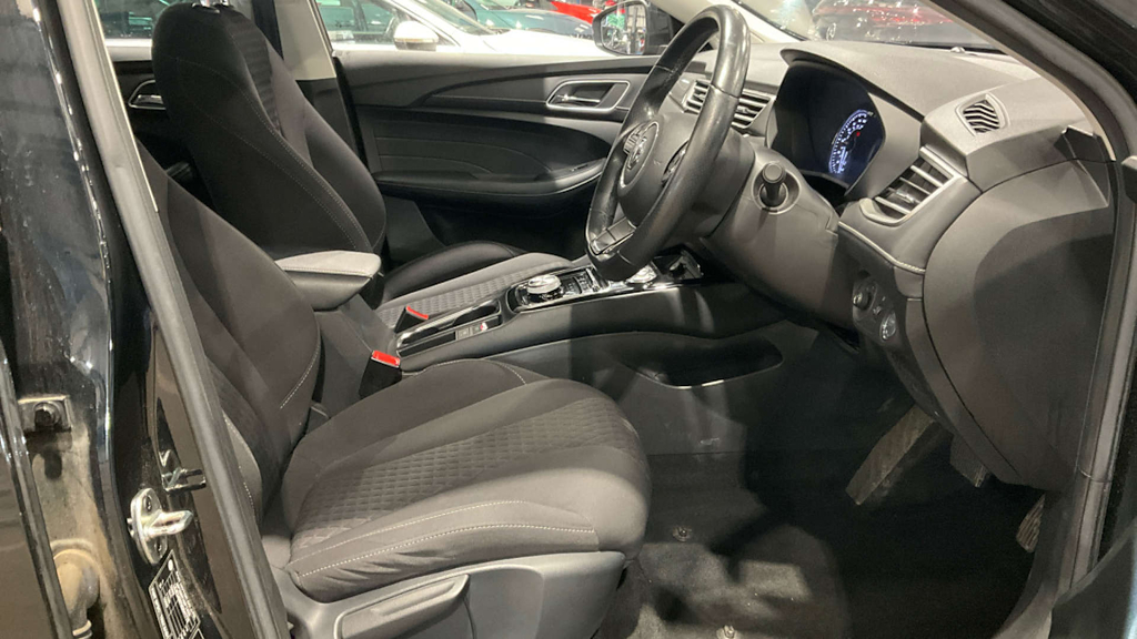 2022 MG MG5 — image 9