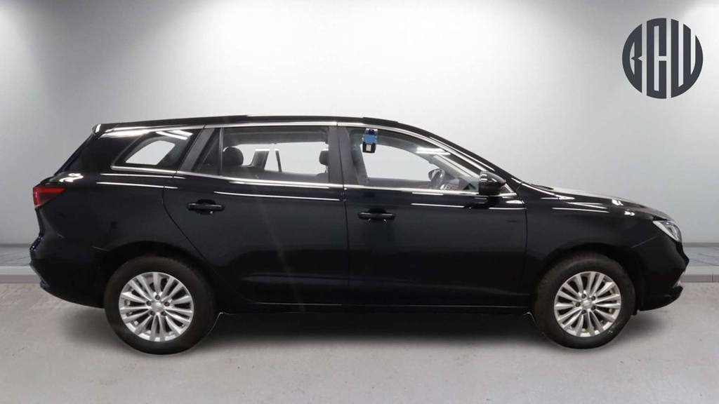 2022 MG MG5 — image 2