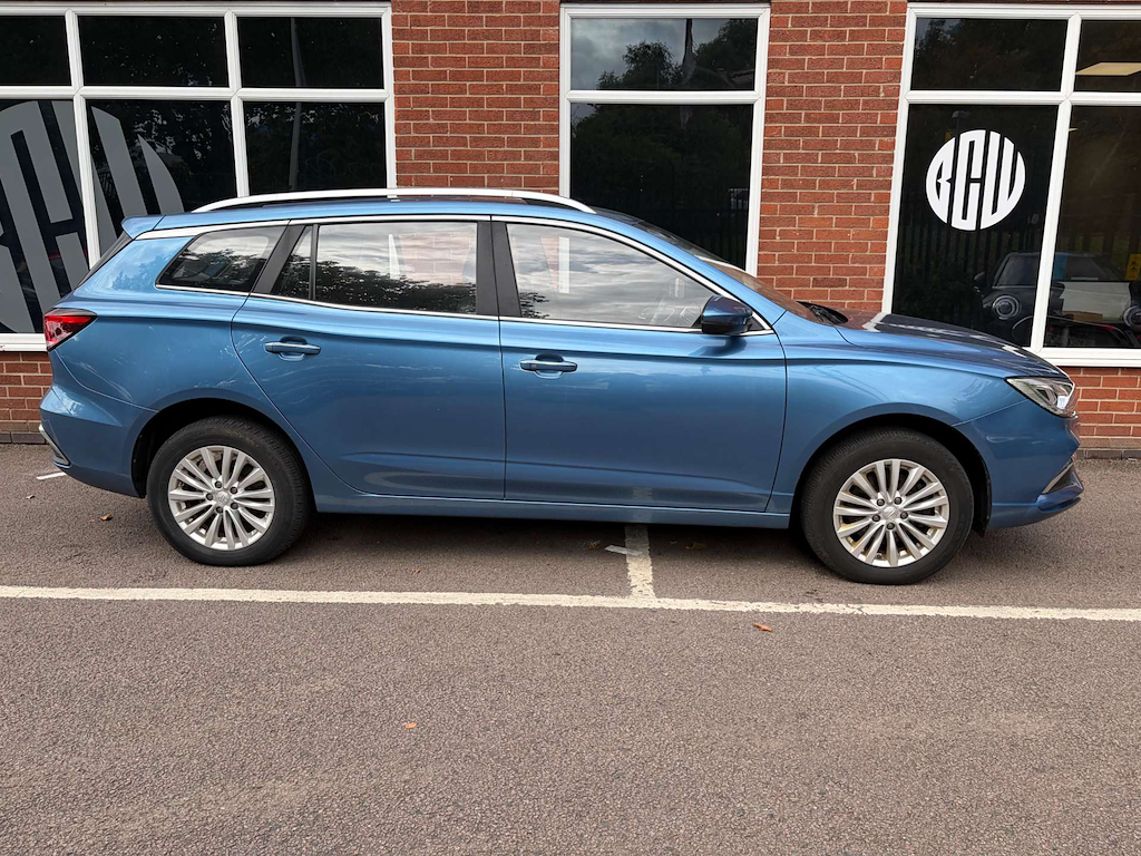 2022 MG MG5 — image 2