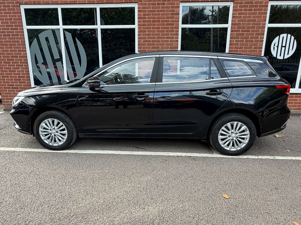 2022 MG MG5 — image 3