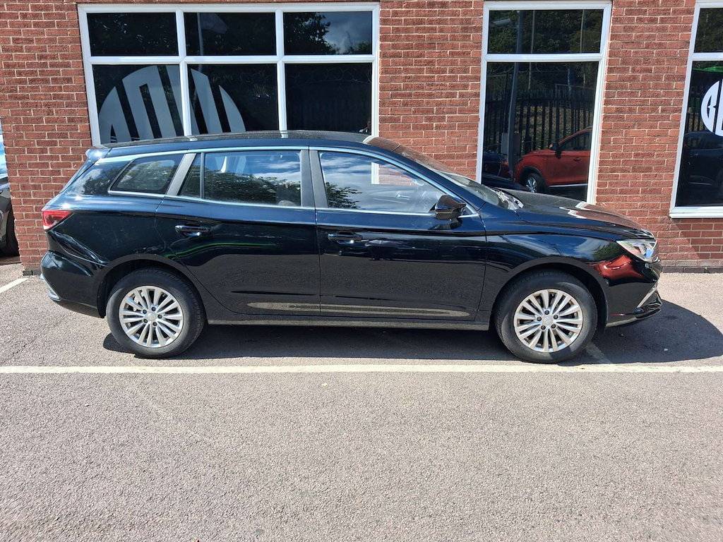 2022 MG MG5 — image 7
