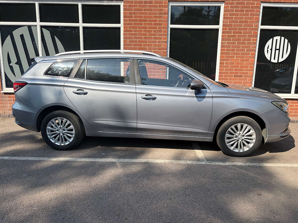 2022 MG MG5 — image 2