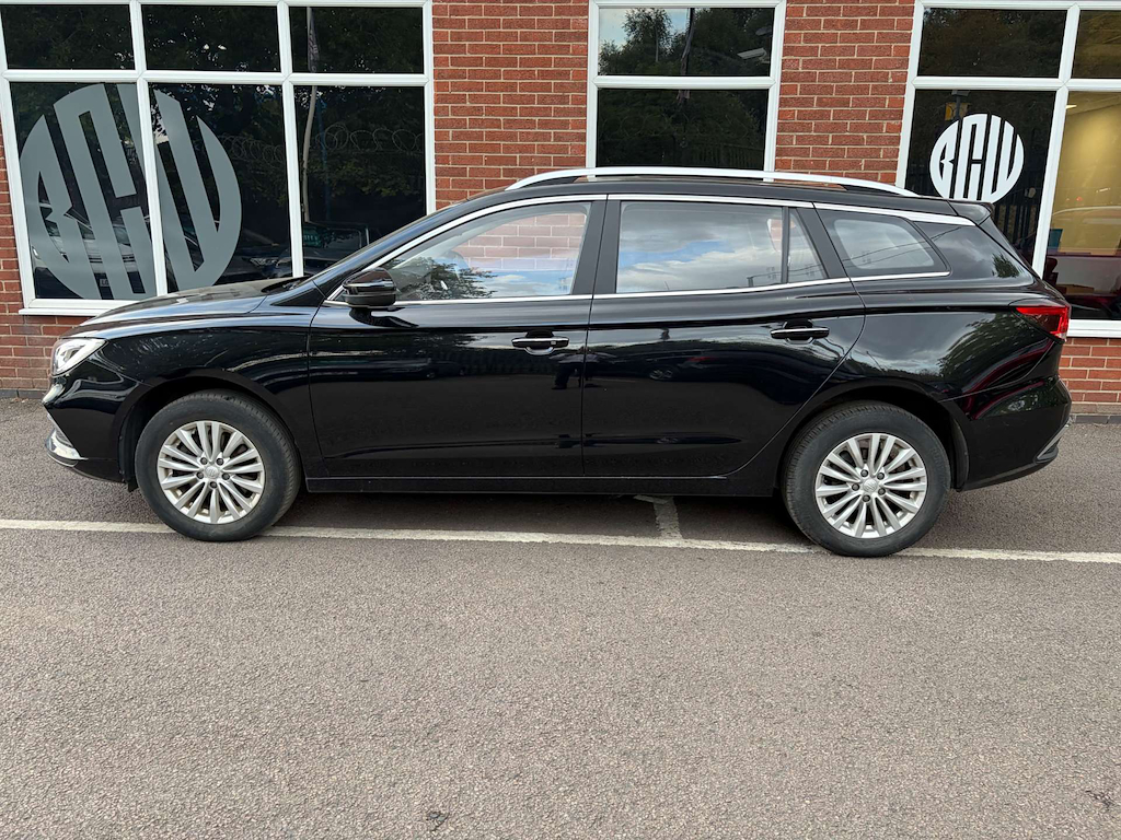 2022 MG MG5 — image 3