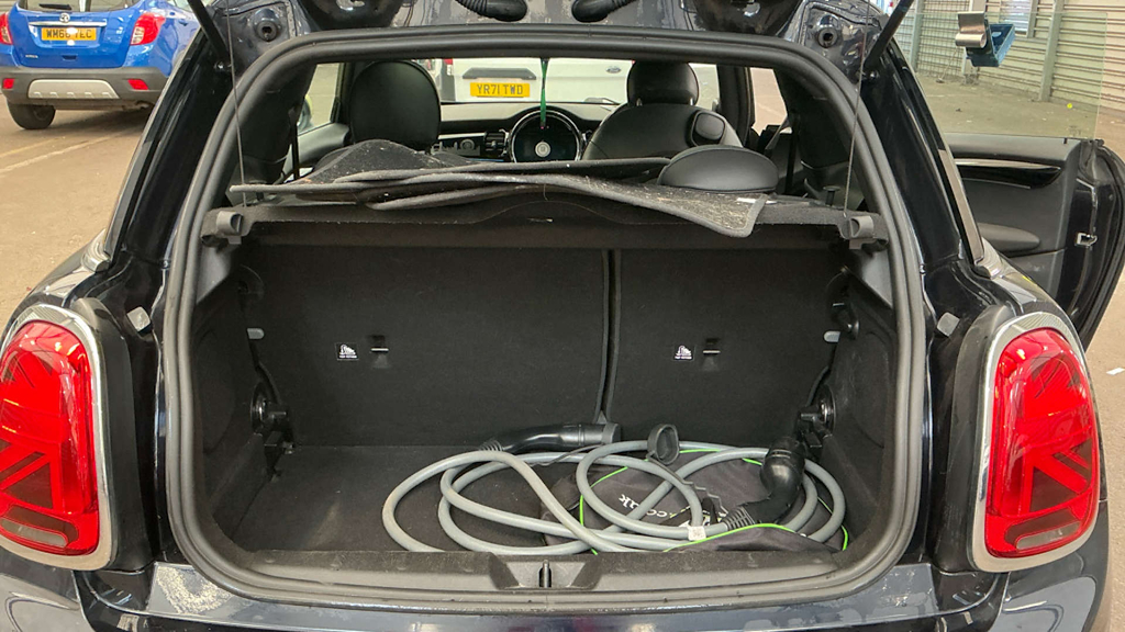 2021 MINI Hatch — image 8