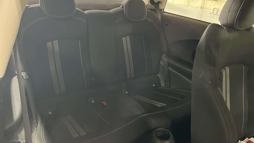 2020 MINI Hatch — image 8