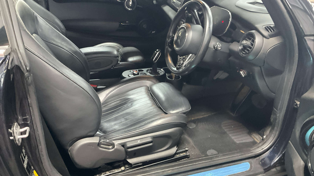 2020 MINI Hatch — image 5