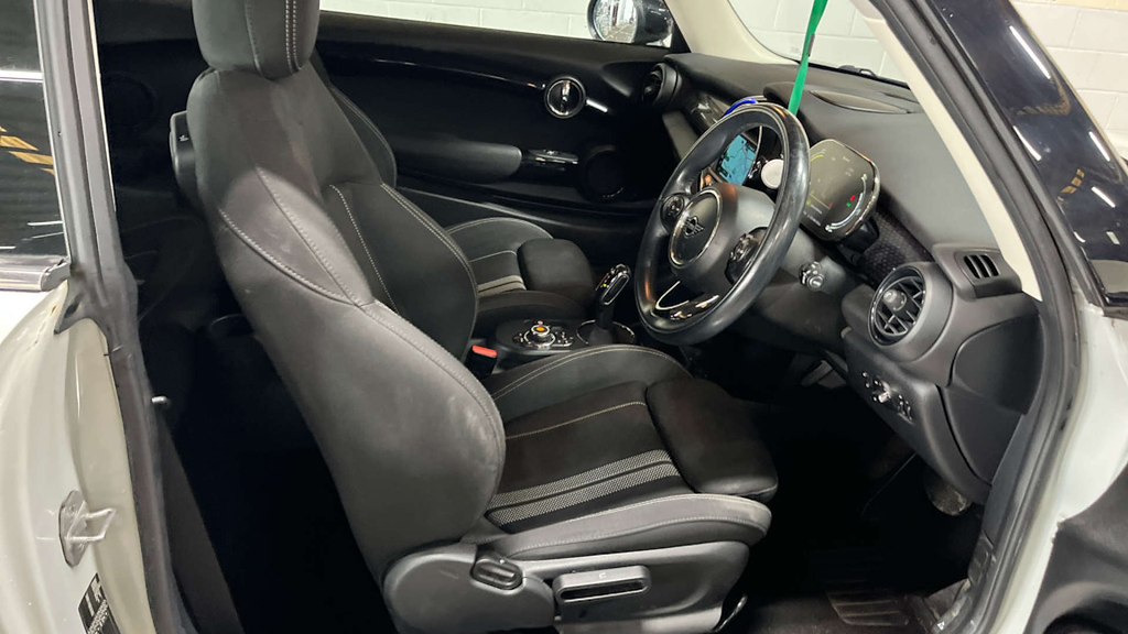 2020 MINI Hatch — image 9
