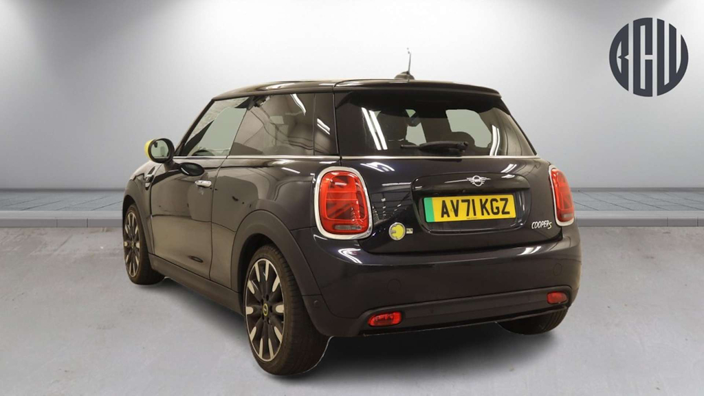 2021 MINI Hatch — image 2