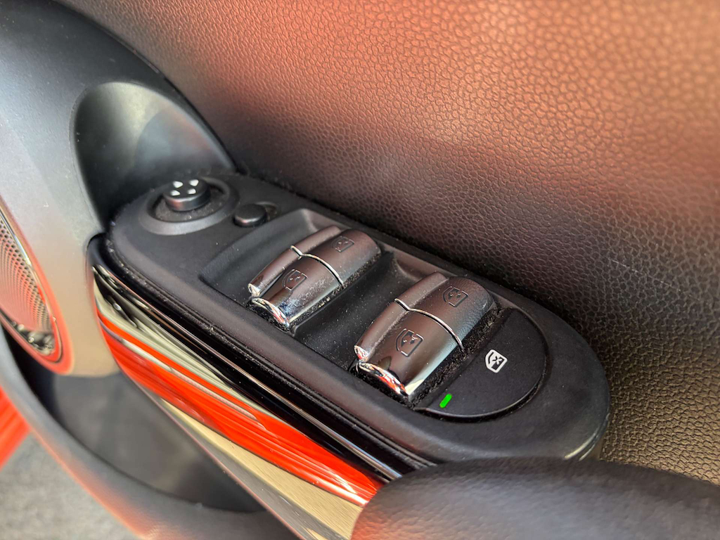 2019 MINI Hatch — image 39