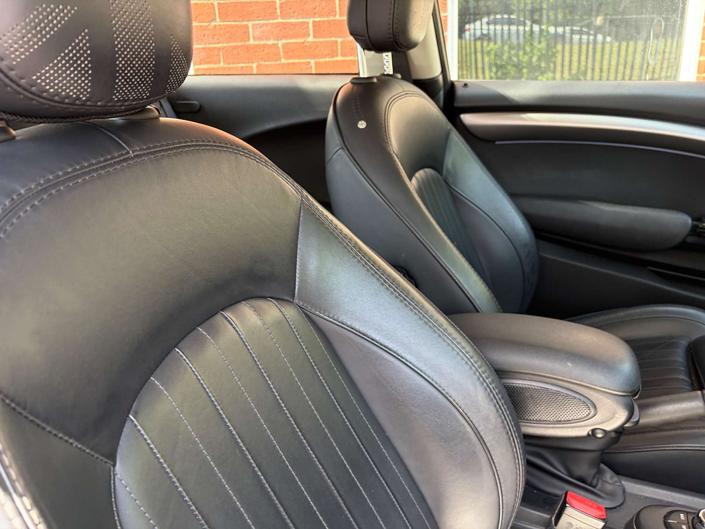 2019 MINI Hatch — image 12
