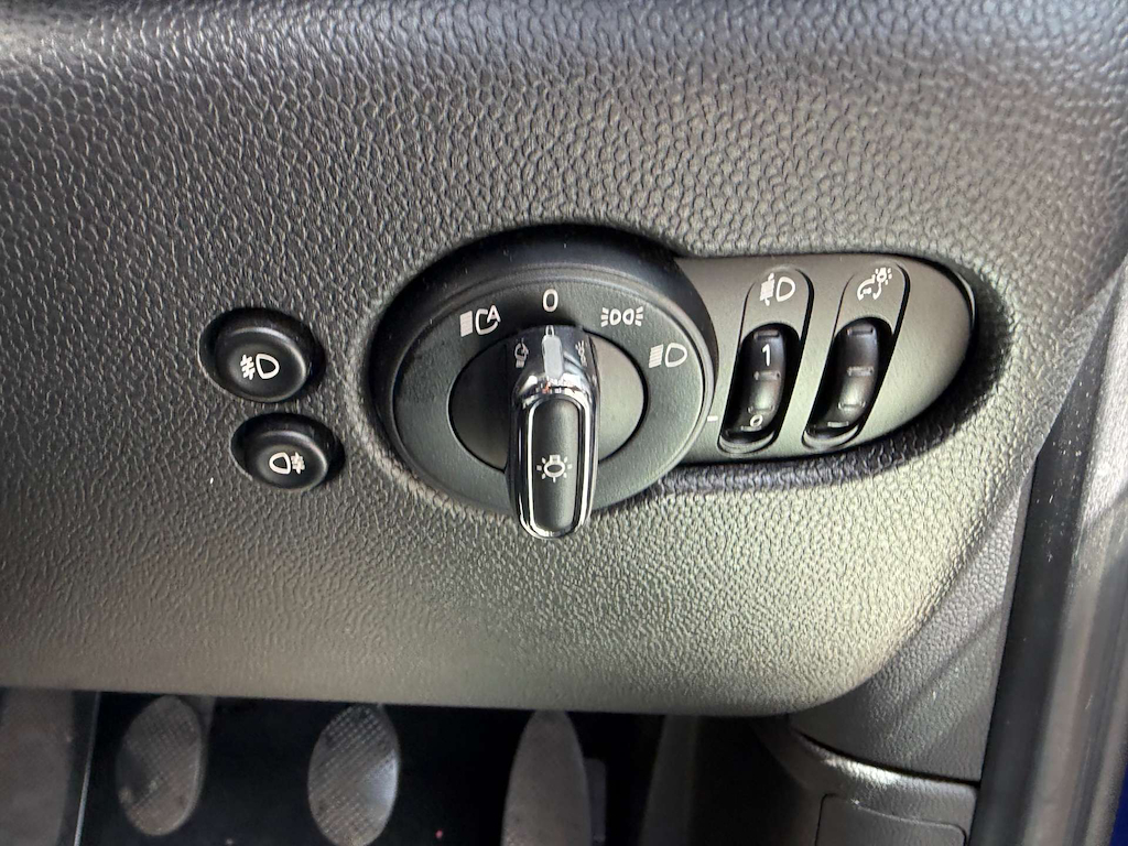 2019 MINI Hatch — image 27