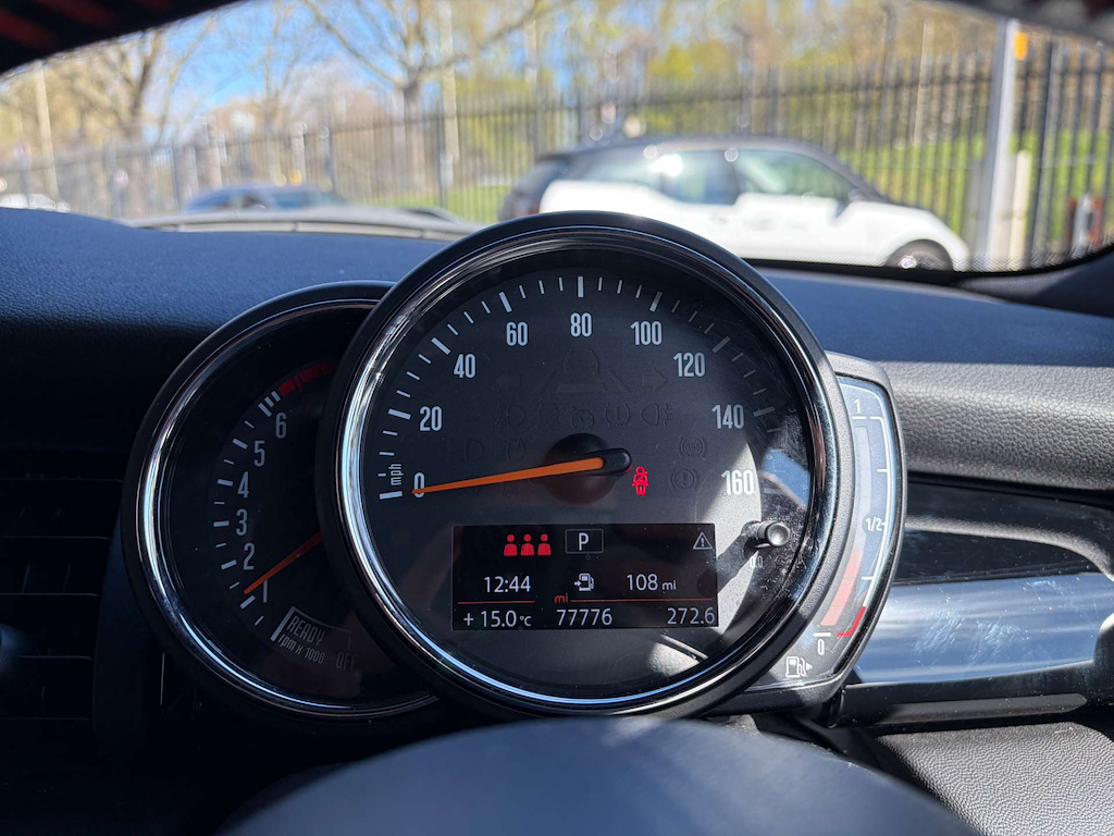 2019 MINI Hatch — image 25