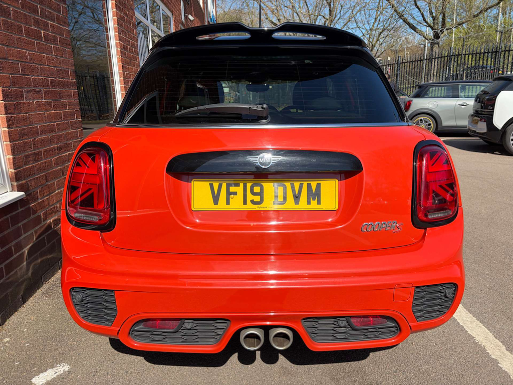 2019 MINI Hatch — image 10