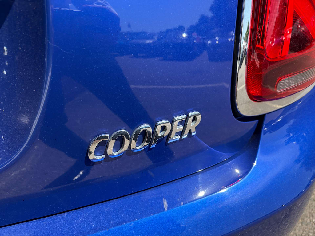2019 MINI Hatch — image 32