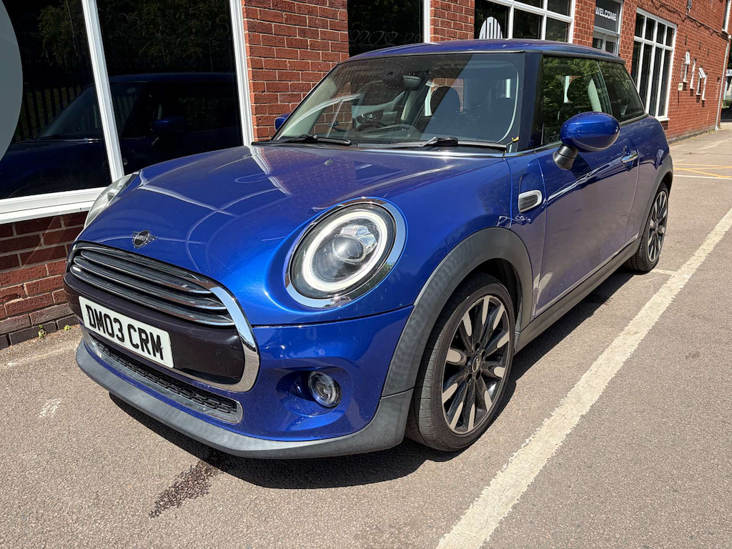 2019 MINI Hatch — image 4