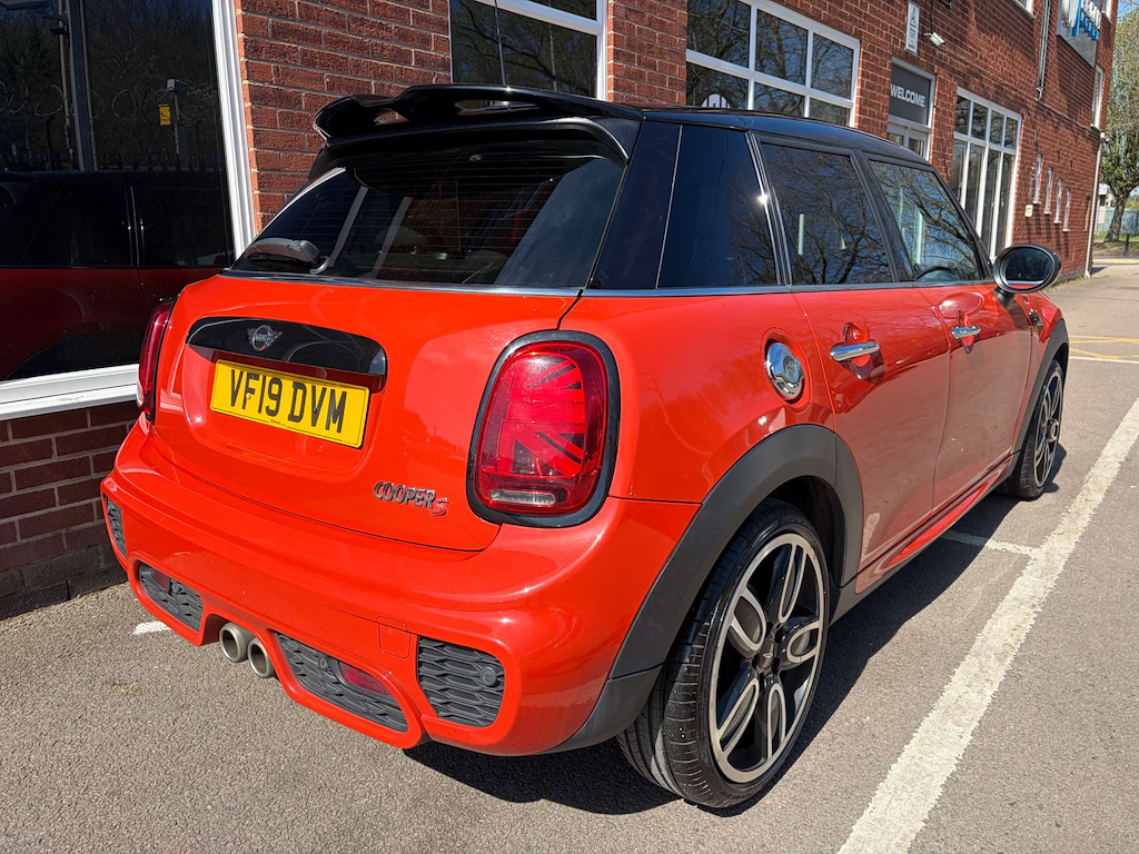 2019 MINI Hatch — image 8