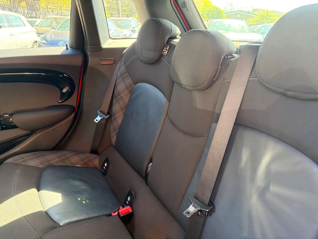 2019 MINI Hatch — image 22