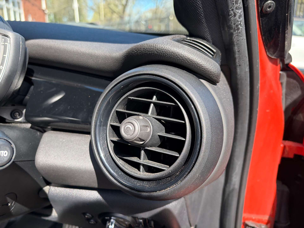 2019 MINI Hatch — image 41