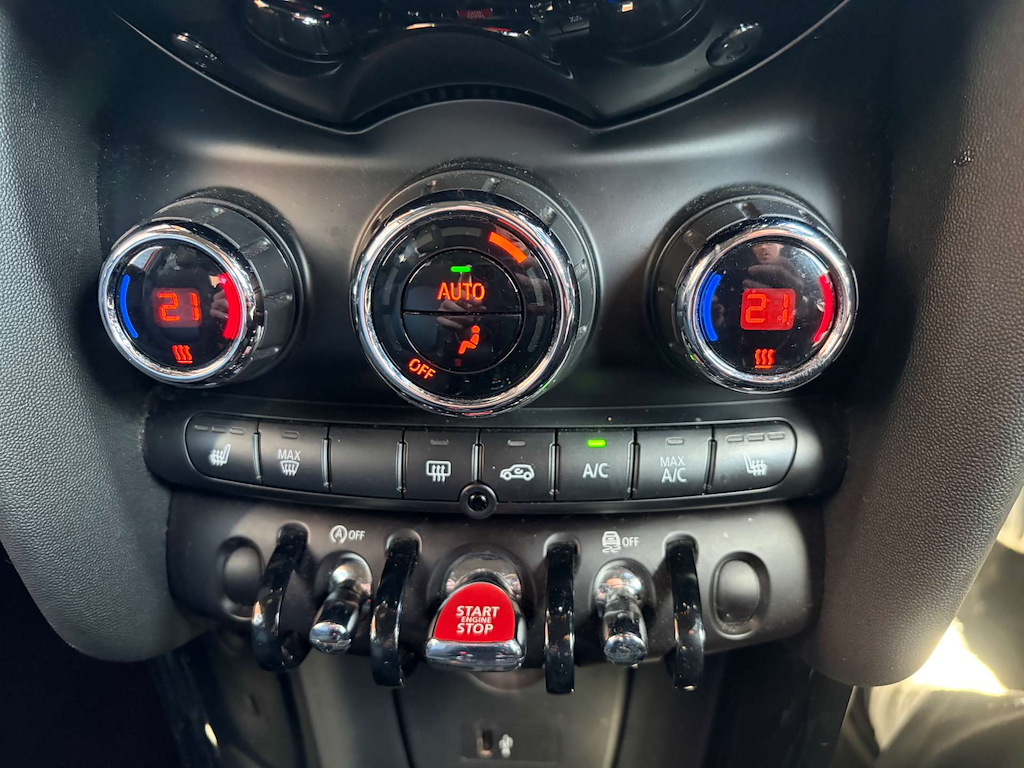 2019 MINI Hatch — image 34